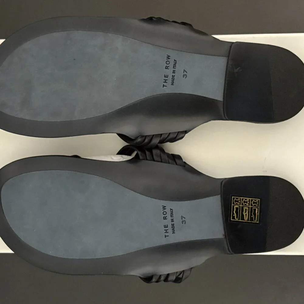 Slippers - Picture 3 of 4